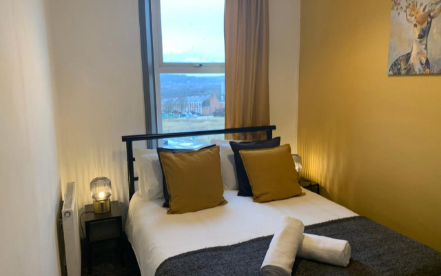 Rectory - Lovely 4 bedroom maisonette Gateshead free parking