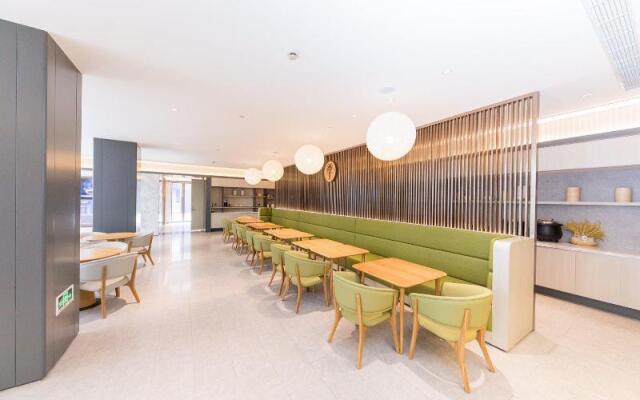 Ji Hotel (Shanghai Longbai Xincun Metro Station)