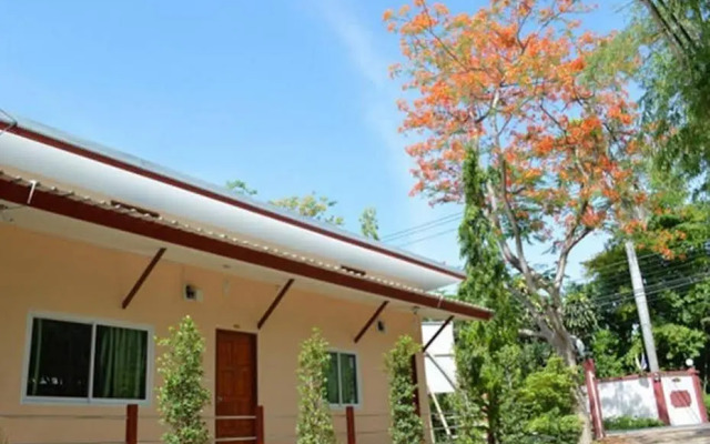 Baan Rimnam Resort