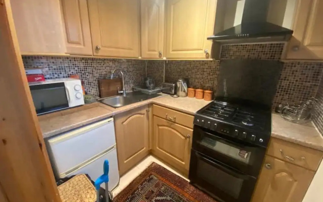 2-bed Apartment in High Wycombe Private Garden