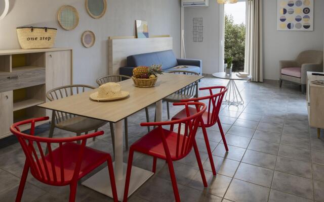 Semi-detached Home in Mediterranean Style, With Nice AC