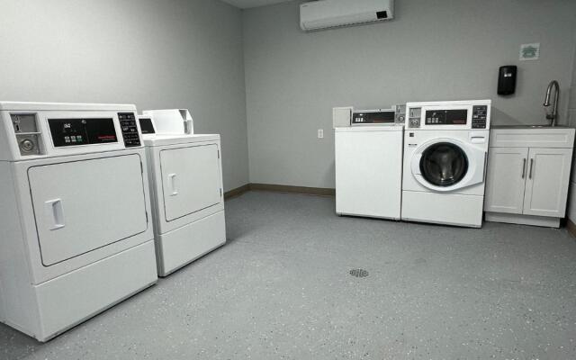 HomeTowne Studios by Red Roof & Conference Center Cortland