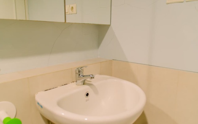 Fancy and Nice 1BR Apartment at Silkwood Residence