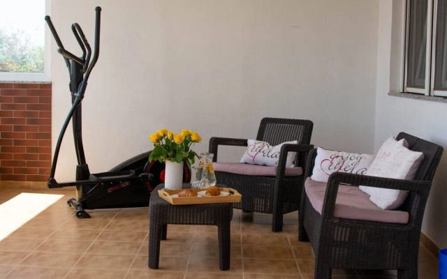 All New Sea View Apartment Moderna