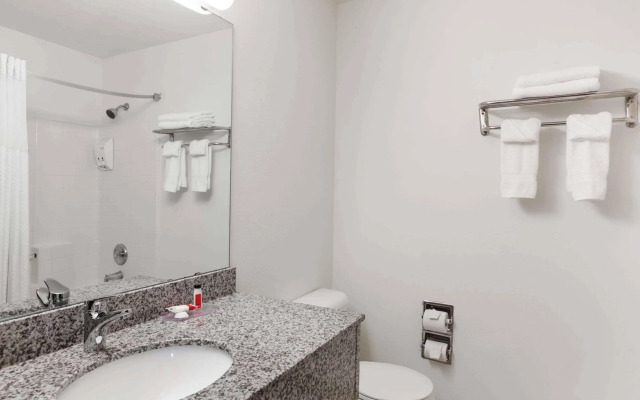 Super 8 By Wyndham Gresham Portland Area OR