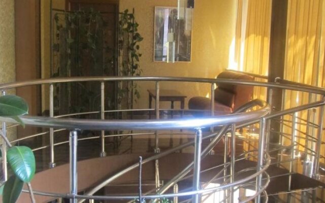 2x2 Cinema-Bar Hotel & Tours