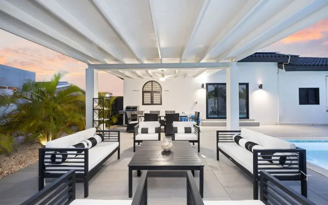Tides Villa 4BR Private Pool Walk to the Beach