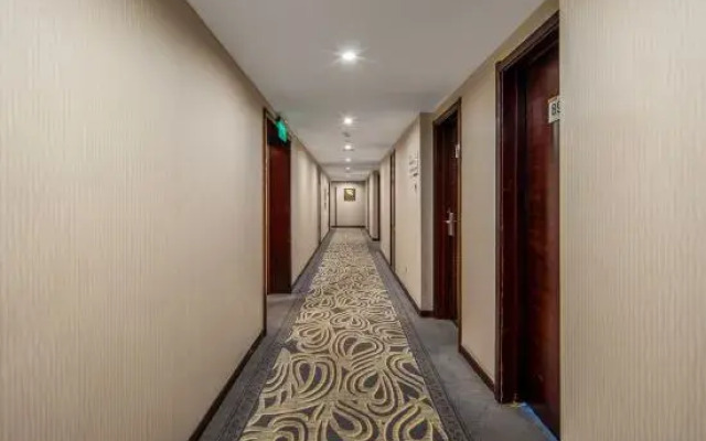 New Land Hotel