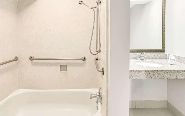 Travelodge by Wyndham Silver Spring