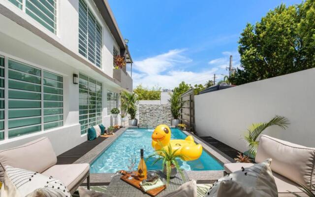 S3 at HighSoClub with Pool and Private Shuttle