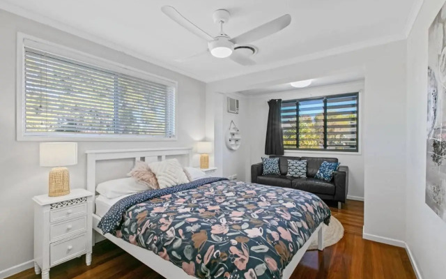 Ivy Street 7, Dicky Beach