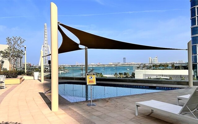 Luxury beach front apartment with balcony Dubai Marina