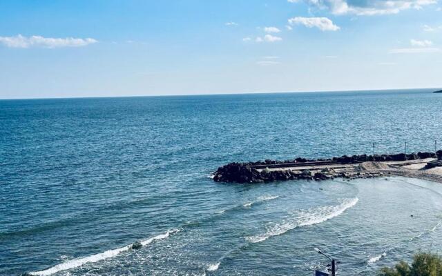 Sunny Olimp 3 ROOMS large apartment- by the sea