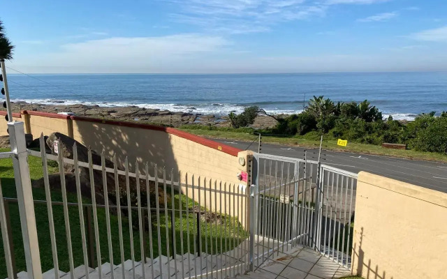 Uvongo Cabanas 14B