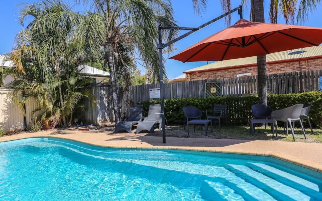 Clermont Country Motor Inn