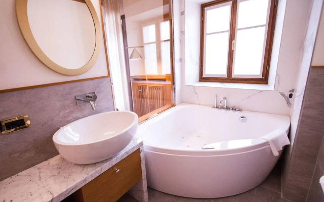 Ambra Cortina Luxury & Fashion Boutique Hotel