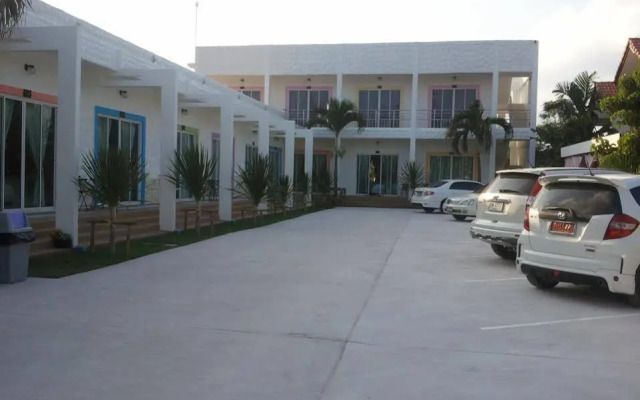 Baan Chom Jan Suan Phung