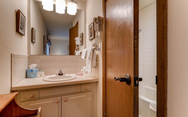 Westwind 109 1BD 1.5ba Gold Condo