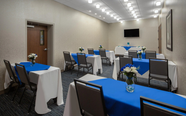 Holiday Inn Express & Suites Chico by IHG