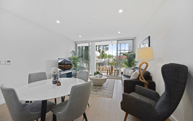 Ultra Modern Luxurious home in Tranquil Sydney