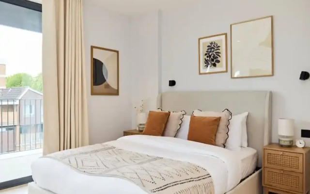 The Brondesbury Scenery - Bright 1bdr Flat With Balcony Parking