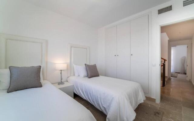 3 Bedroom Townhouse near Sotogrande port with spectacular views