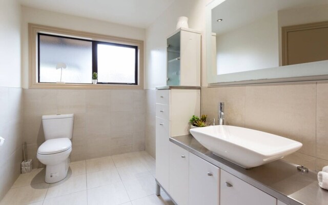 Large Distinctive AND Spacious Family Home