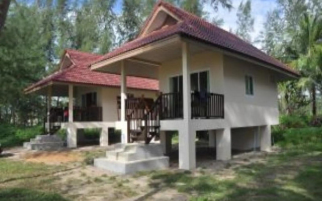 Pranee Beach Bungalows