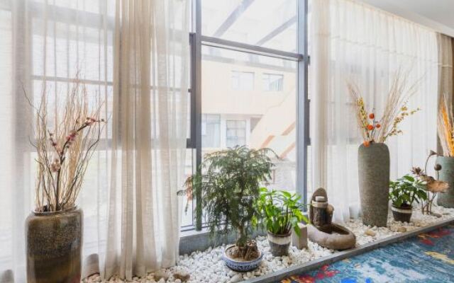 Lestie Hotel (Nanjing Xianlin college town)