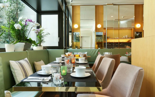 Kyriad Paris XV Lecourbe