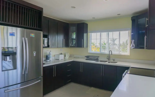 Penthouse By The Sea 3BD Apartment OLR