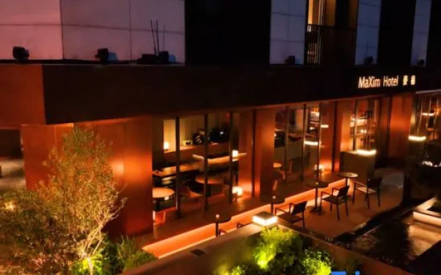 MaXim Hotel