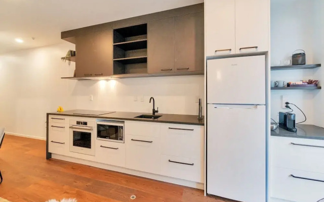 Chic & Stylish Apartment with Parking