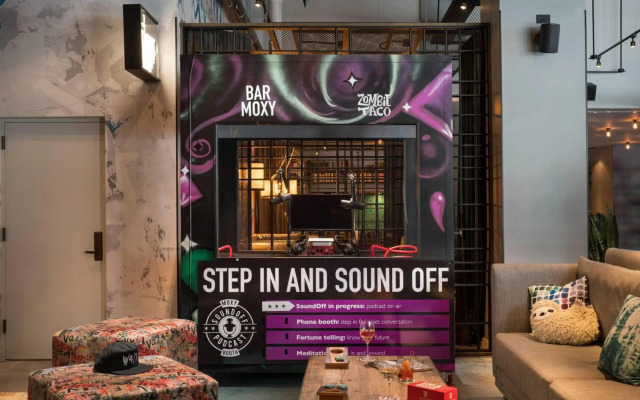 Moxy Chicago Downtown