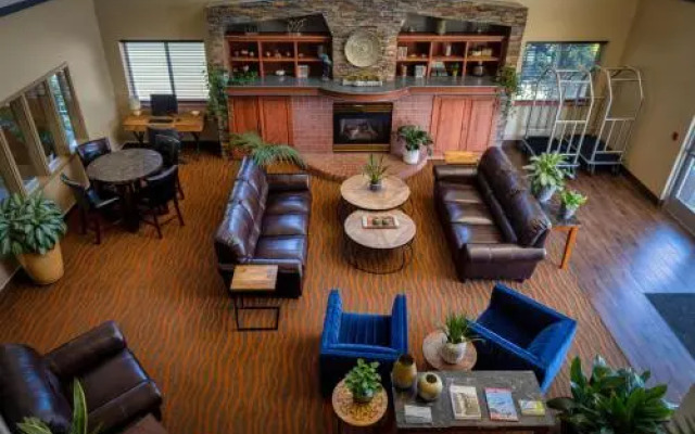 The Garibaldi House Inn & Suites