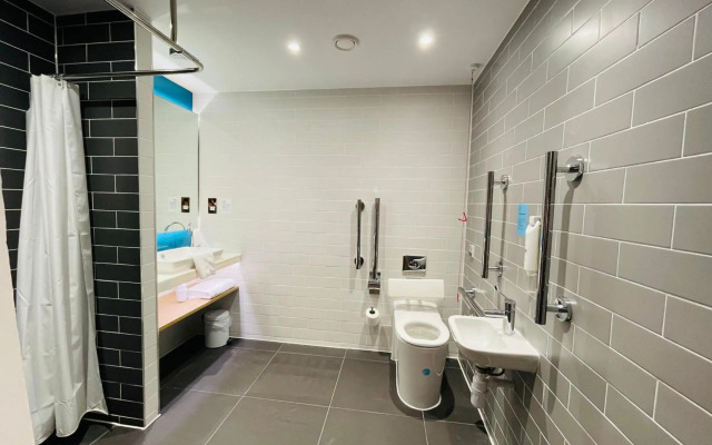 Holiday Inn Express Cheltenham by IHG