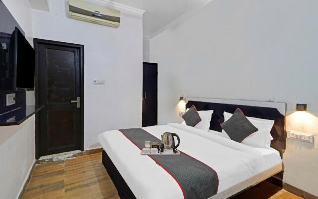 OYO Townhouse 880 Saffron Hotel  Banquet