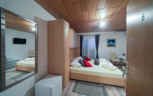 Lanterna Rooms