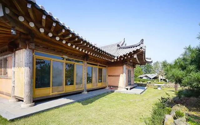 Jeju Daemyoung Hanok Pension