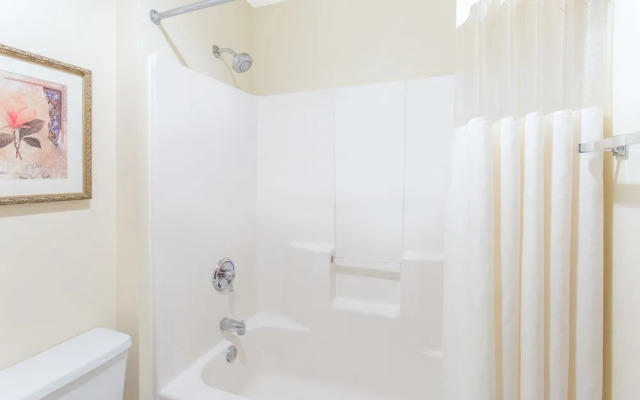 Baymont Inn & Suites Davenport