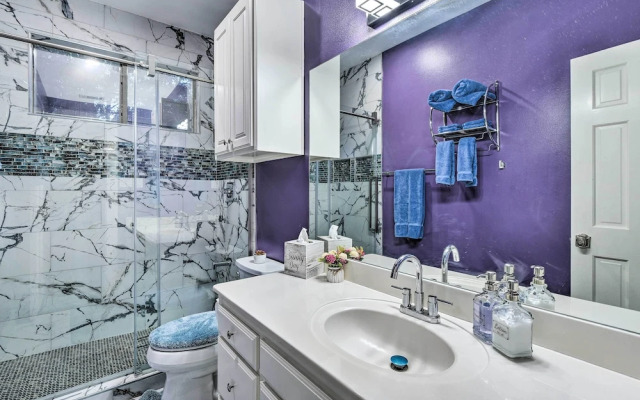 Private Pool: Spacious & Vibrant Argyle Villa!