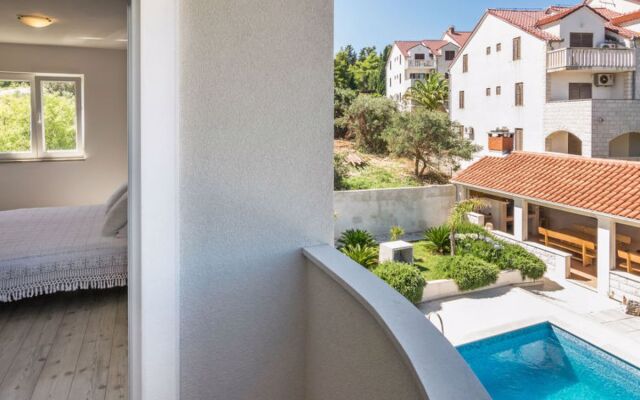 Villa 2 Pools 17544
