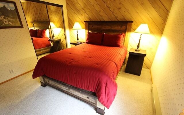 Snowcreek III 441 Pet-Friendly, BBQ Grill, Updated and On the Snowcreek Meadow by RedAwning