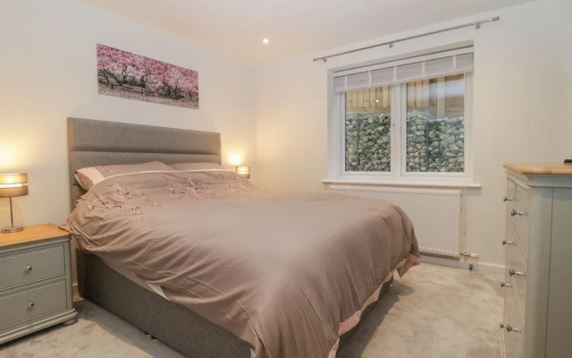 Flat 2, 38 Preston Road