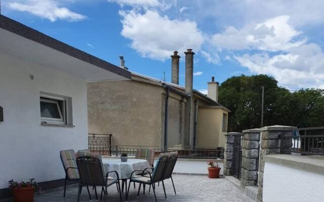 Rose - Central With Large Terrace and BBQ - A1