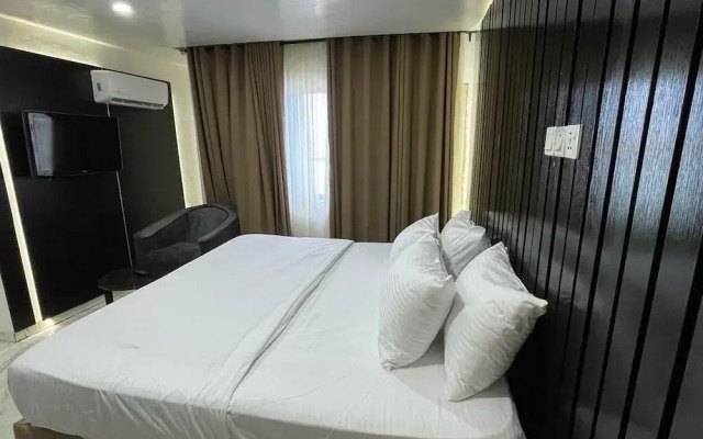 Royal Crest hotel and suite