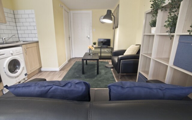 Short Stay Bristol - Church Apartment
