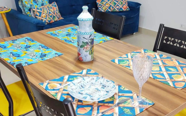 Apto Centro Ubatuba com Varanda Gourmet, Suíte e Piscina