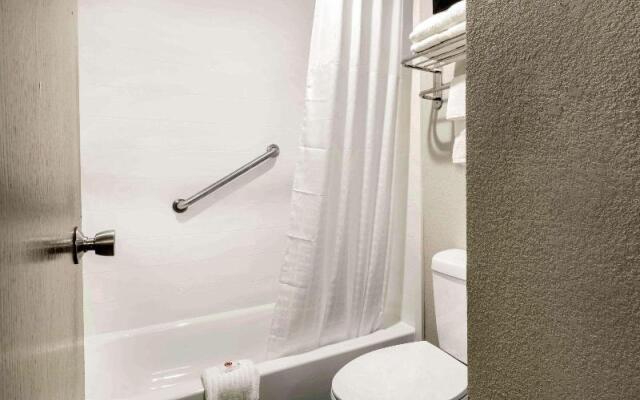 Comfort Inn & Suites Airport