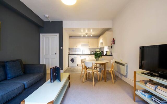 Perfect Location! Charming Rose St Apt for Couples